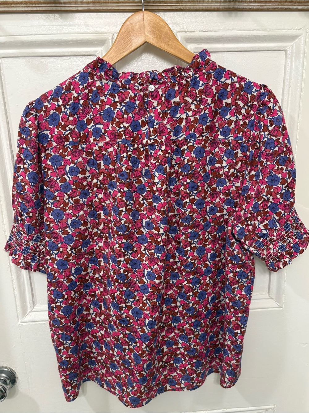 VGUC J Crew Retail Smocked linen puff-sleeve top in berry floral. Size Large - Picture 4 of 6